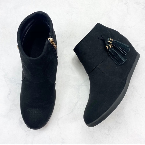[Kenneth Cole] Classic Black Fringe Wedges - Picture 1 of 3